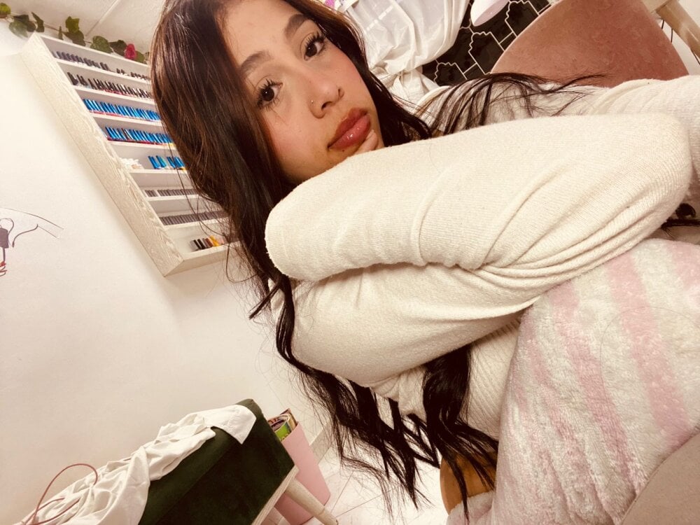 MiaScott_Pink Chatroom