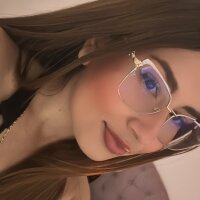 Mia_Larson3 Chatroom