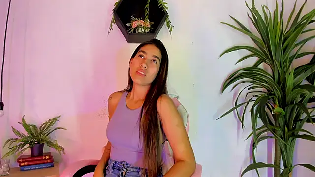 Mia_Montess Chatroom