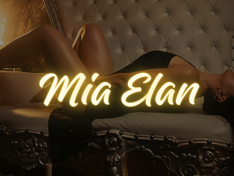 Mia_elan__ Chatroom
