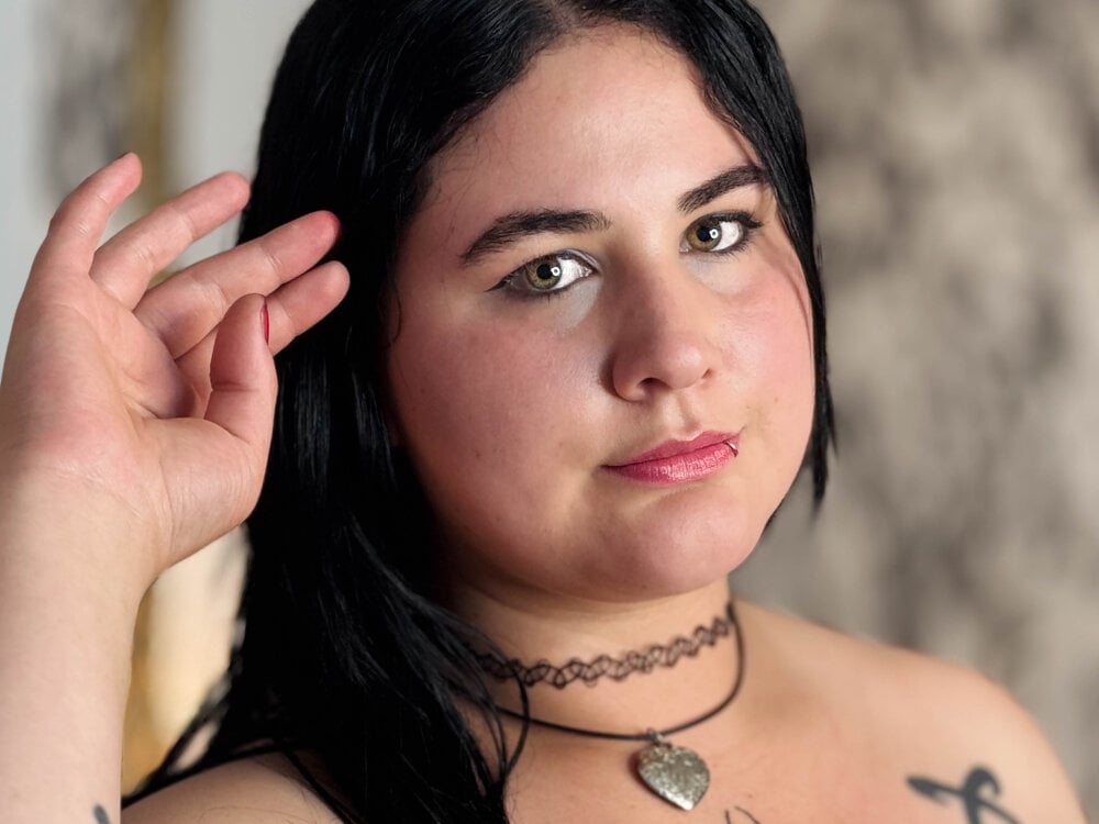 Millie_Devot Chatroom