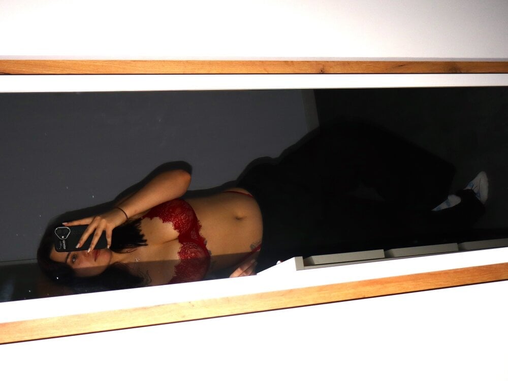 Mirabella_Shake Chatroom