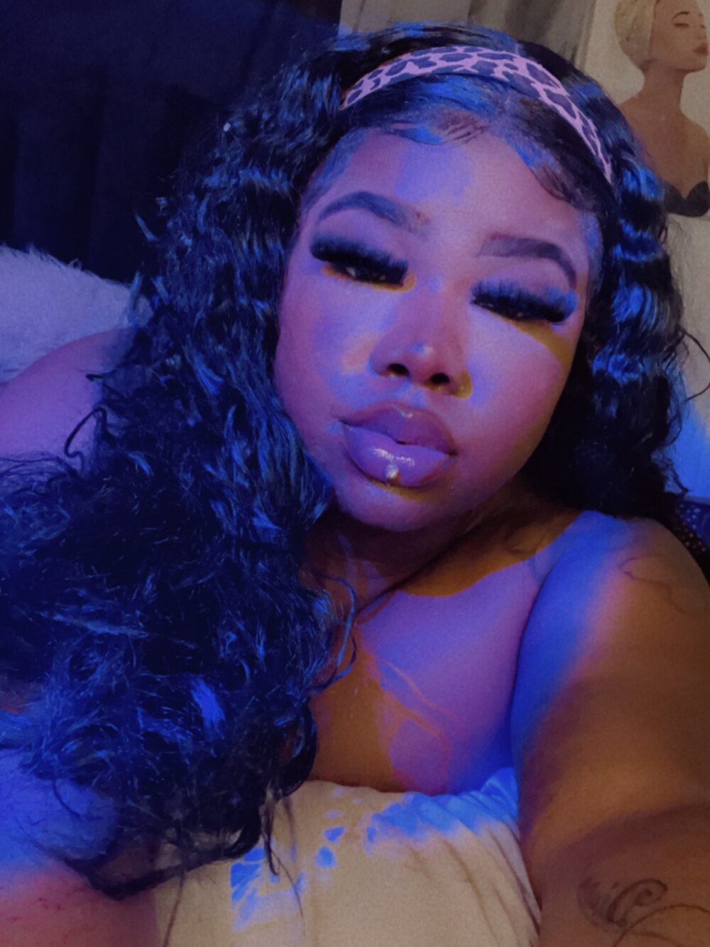 MissHeavenleighreign Chatroom