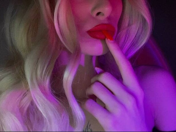 Monica_Leen Chatroom