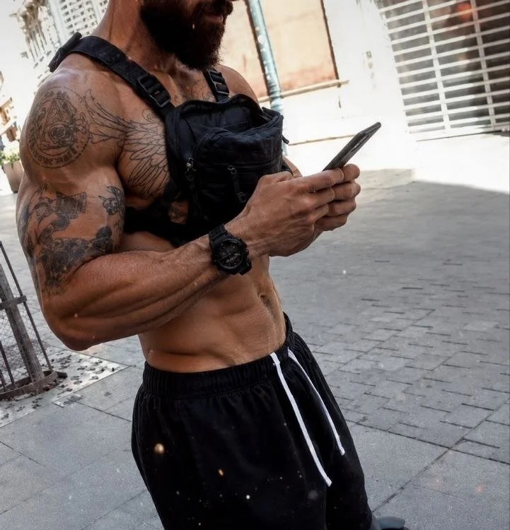MorenodickStrong Chatroom