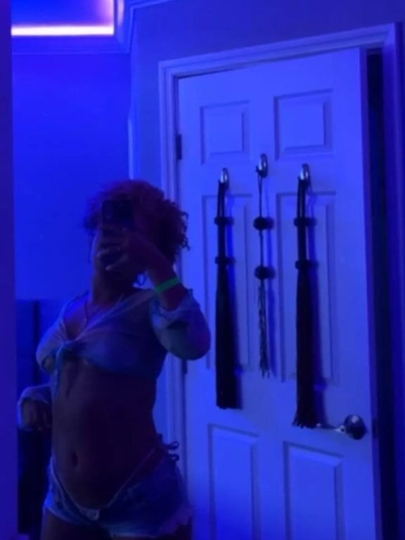 MsWhisperSoles Chatroom