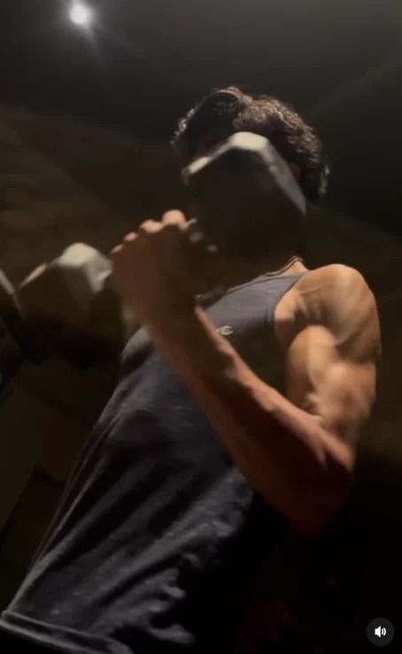 Muscle_daddy_ Chatroom