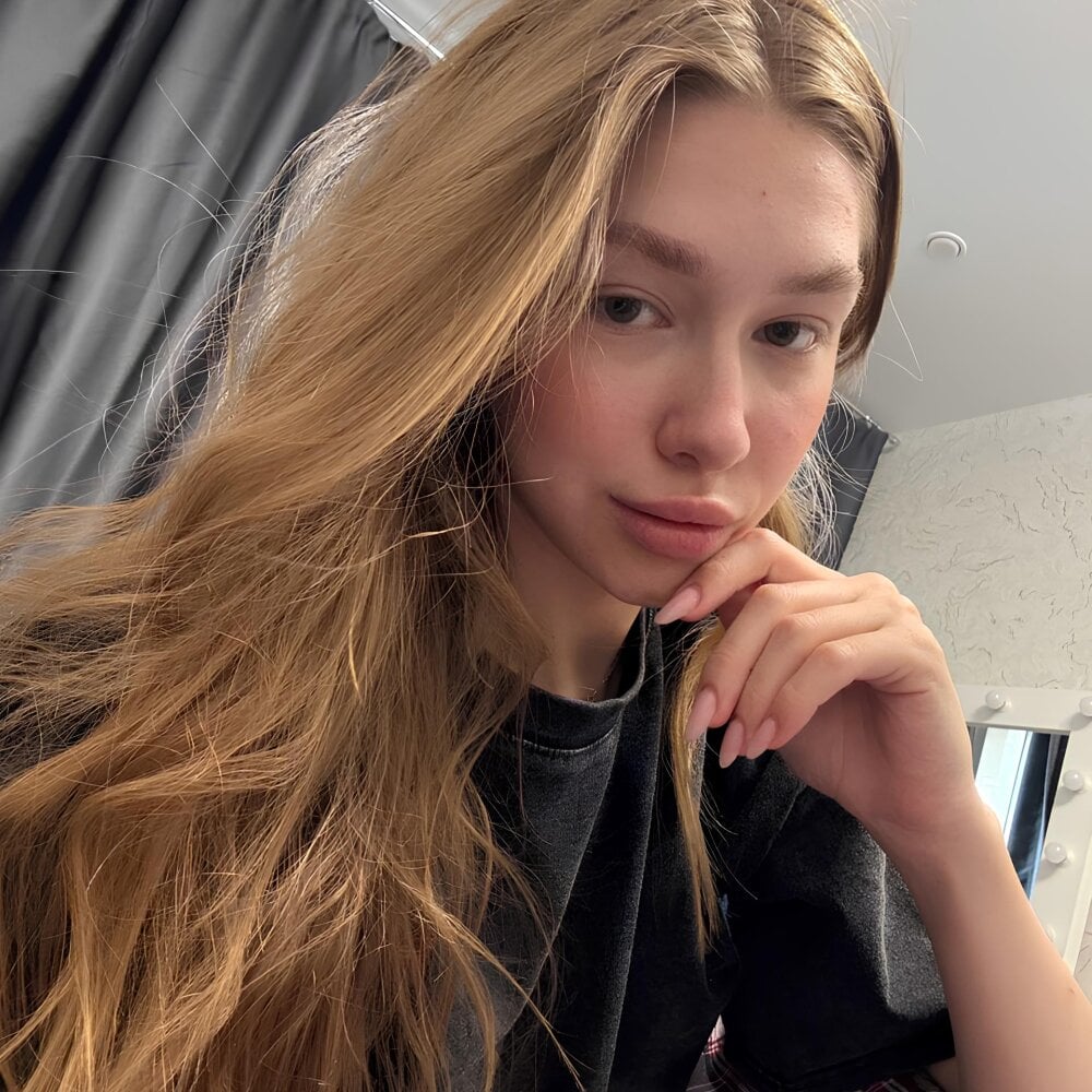 MycuteEmma Chatroom