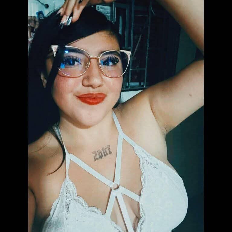 Nahomi_Lara Chatroom