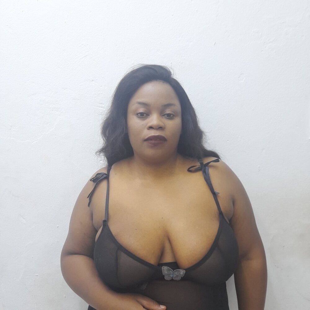 NahomyBrownxx33 Chatroom