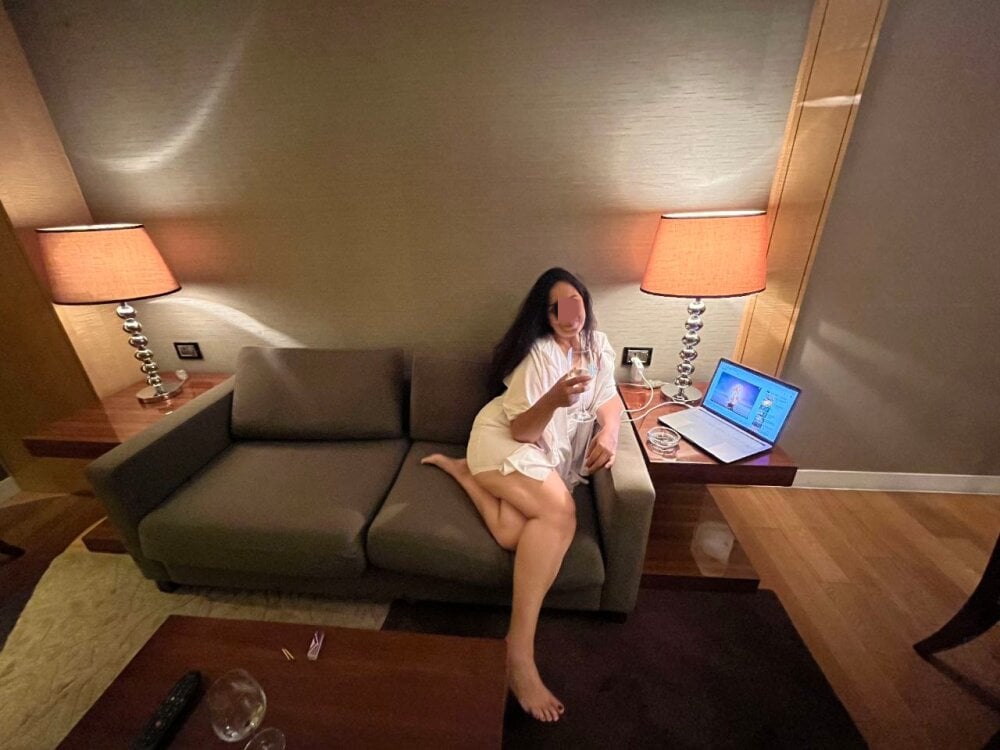 NakedMILFx Chatroom