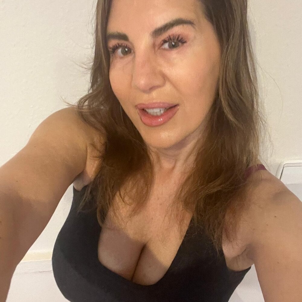 NaughtyMilla Chatroom