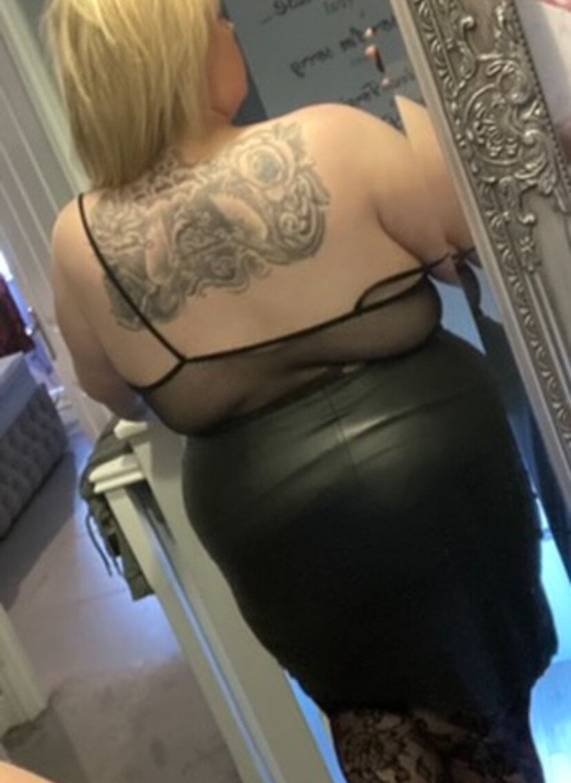 NaughtyWife_25 Chatroom