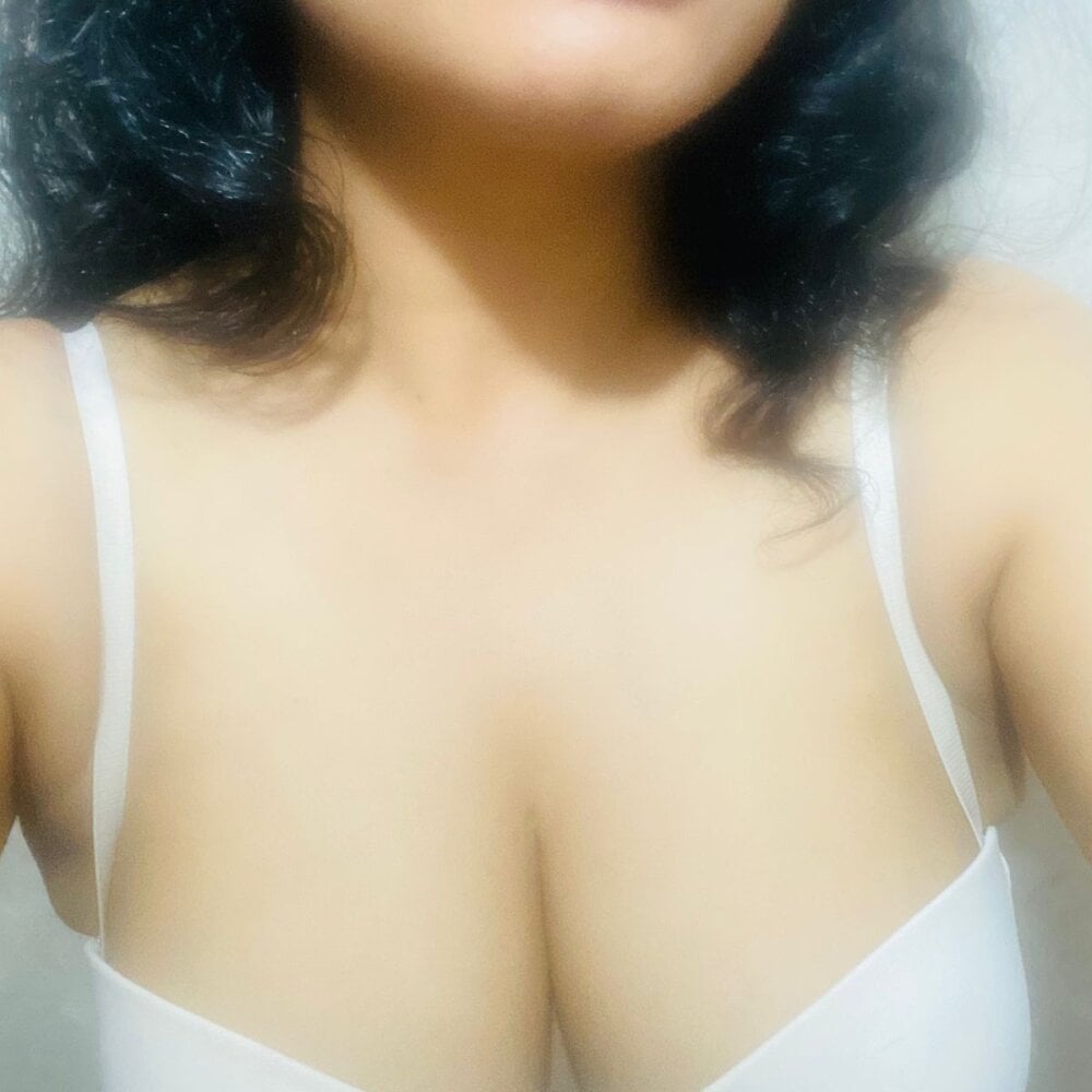 Naughty_ruchi Chatroom