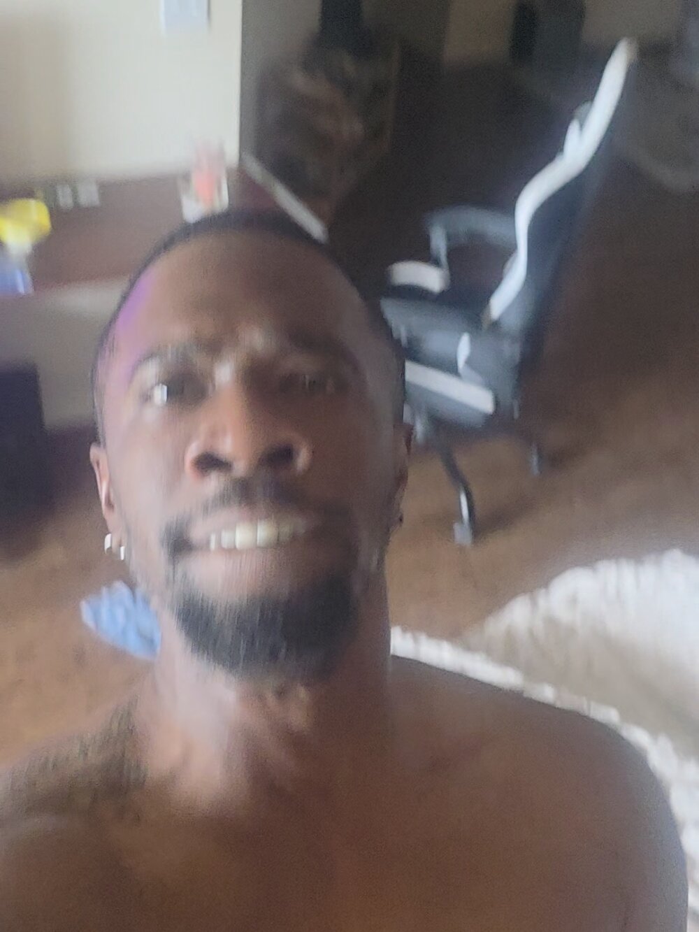 Naughtyhands242 Chatroom