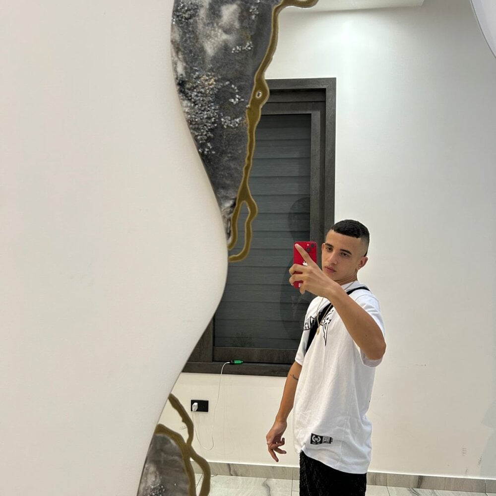 Naugthy-Samantha Chatroom