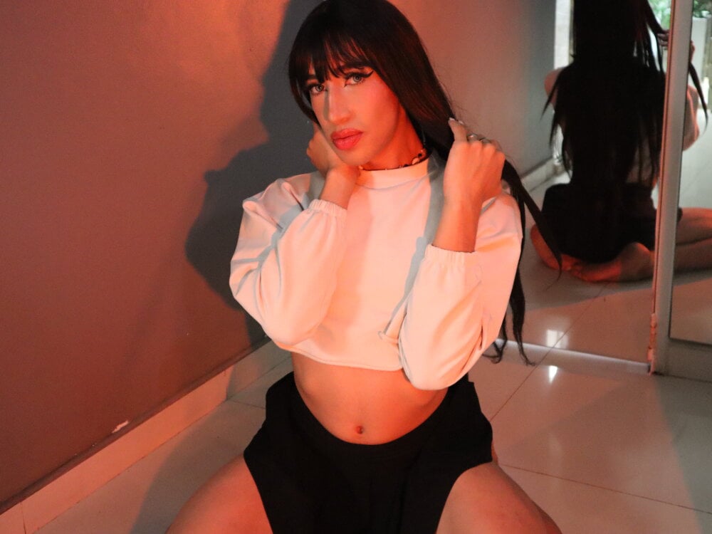 Nayla_Monroee Chatroom