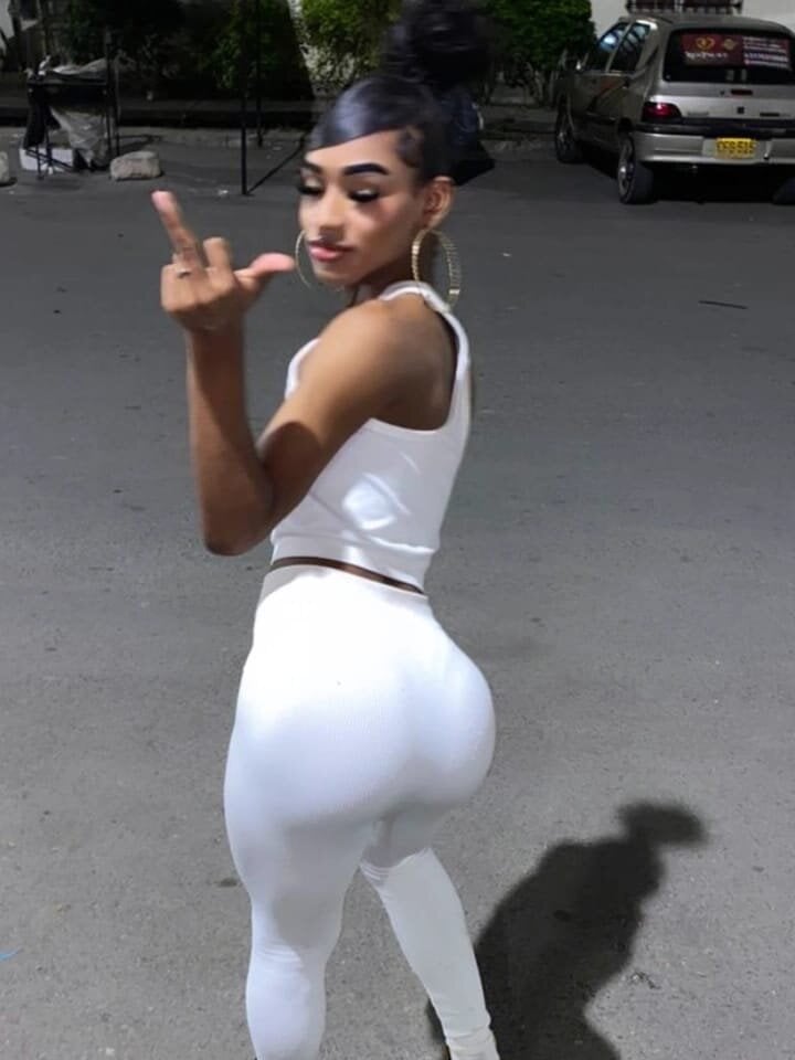 Nella_Simons Chatroom