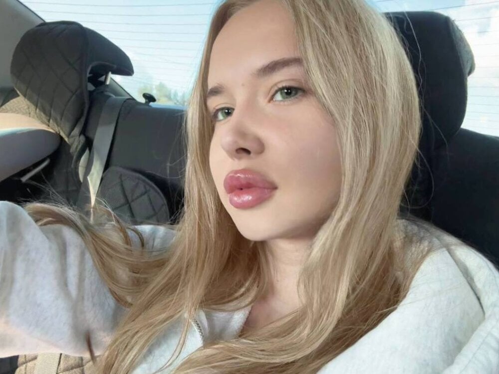 NicoletaCooper Chatroom