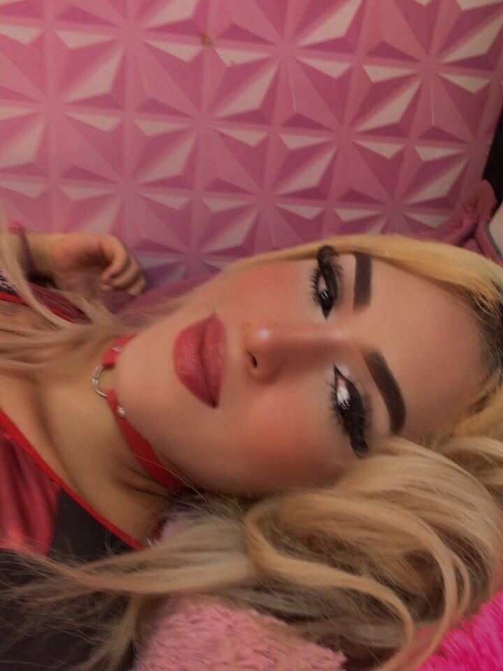 Nikol-hilton Chatroom