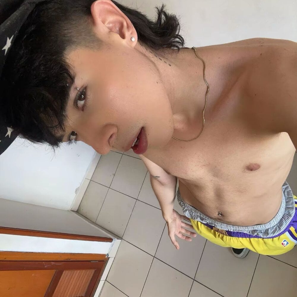 Noah_bless18 Chatroom