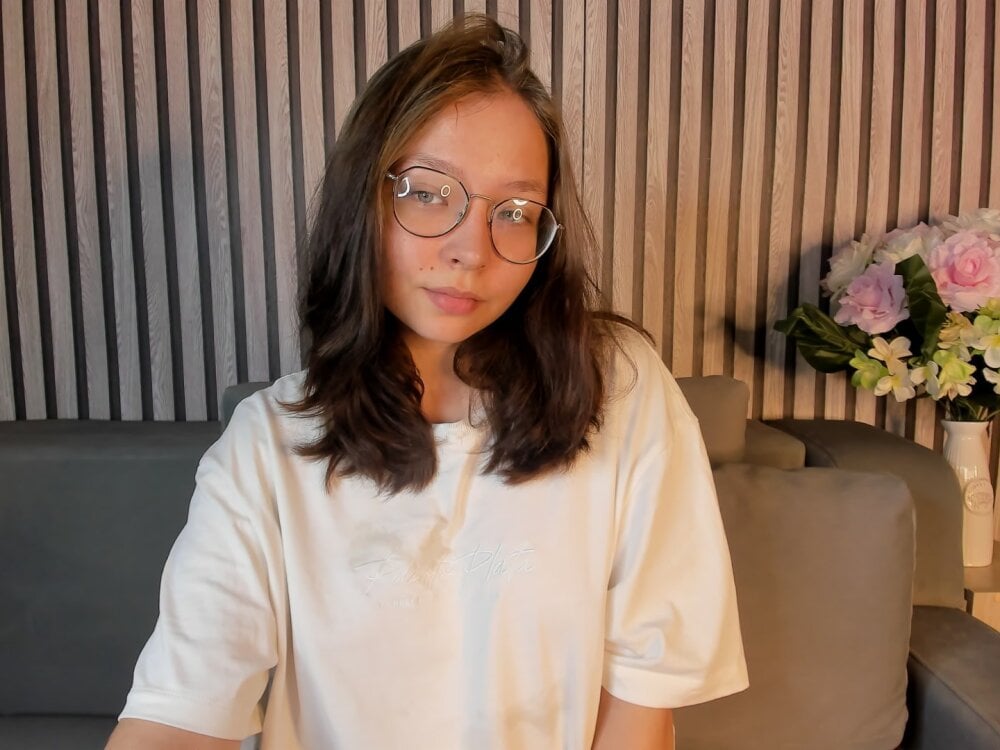 Nuura_Moore Chatroom