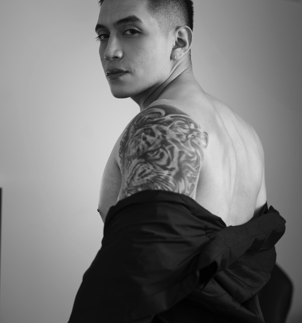 OliverWest04 Chatroom