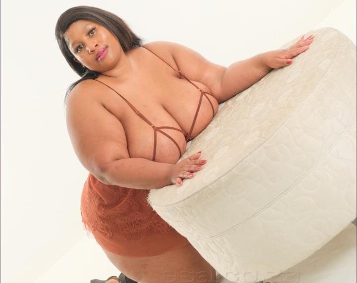 PIXIEBITCHXXX26 Chatroom