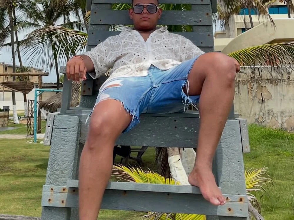 Papi_95 Chatroom