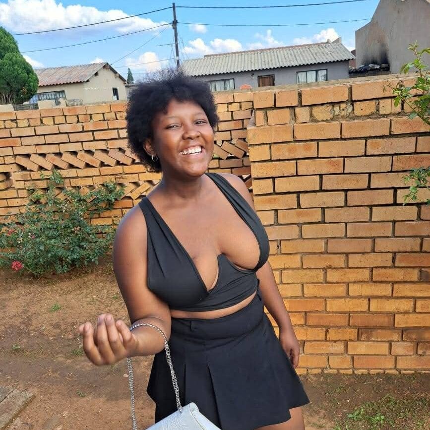 PhatBoobs38DD Chatroom