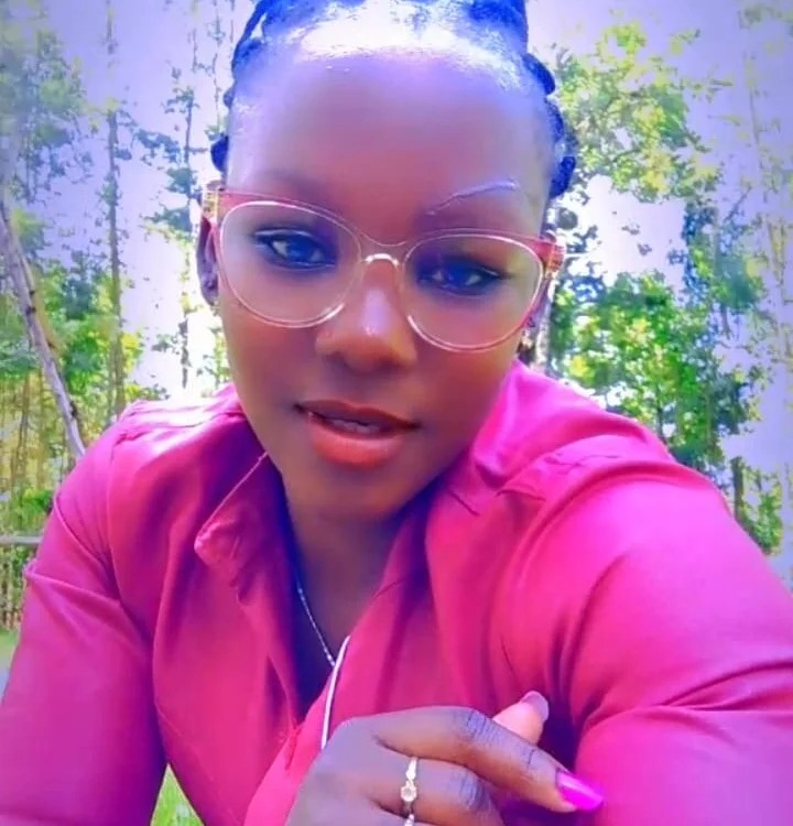 Prettydotinee Chatroom