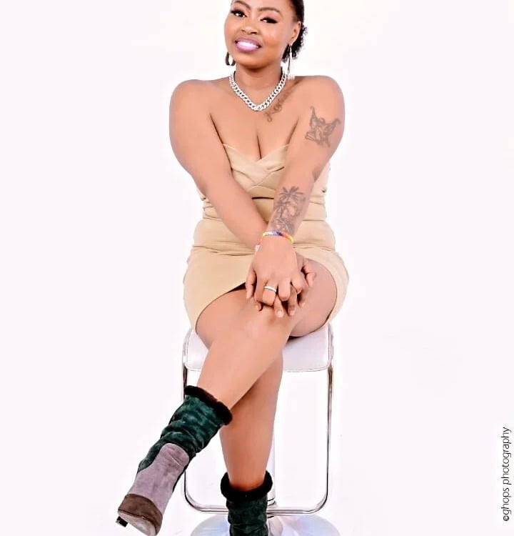 Prettypeeach Chatroom