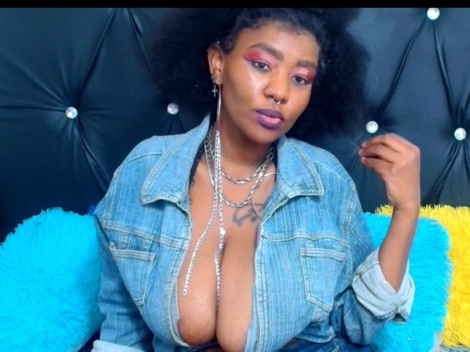 QueenYeeemaya Chatroom