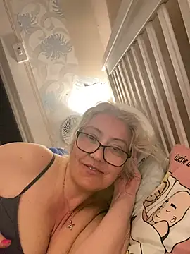 Rauchy-Raquel Chatroom