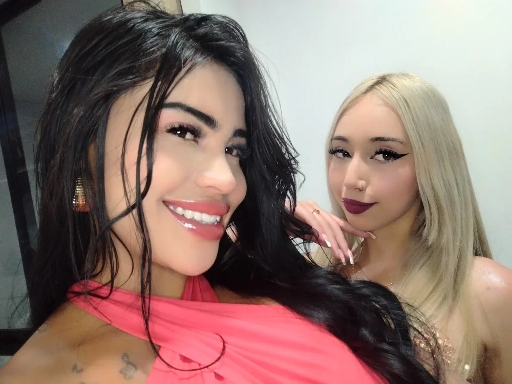 Red_LipsDuo Chatroom