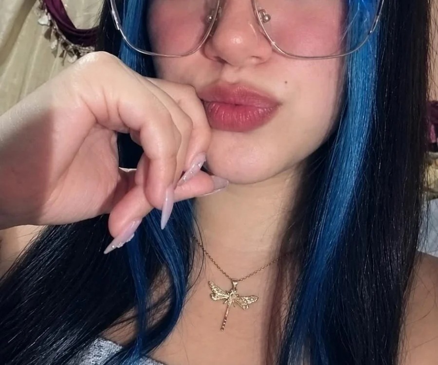Riley_Doll Chatroom