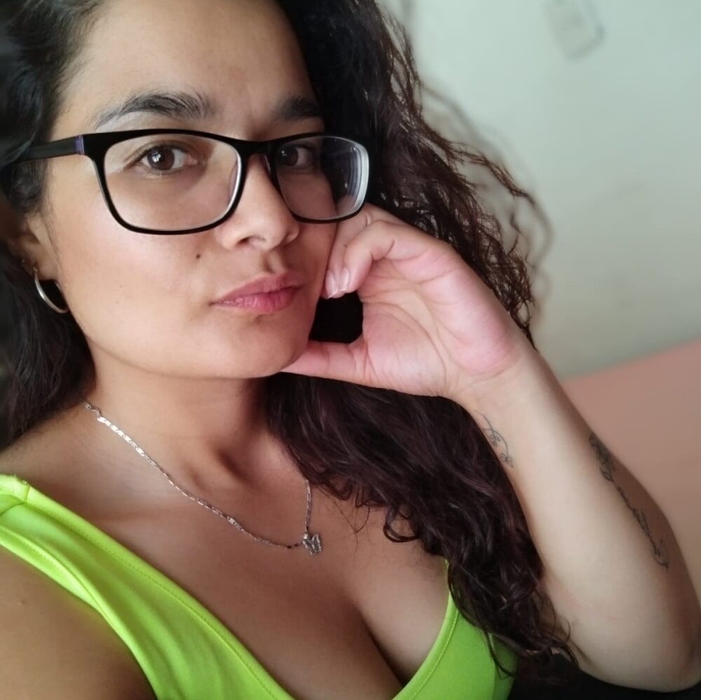 Rose_Thompson1 Chatroom