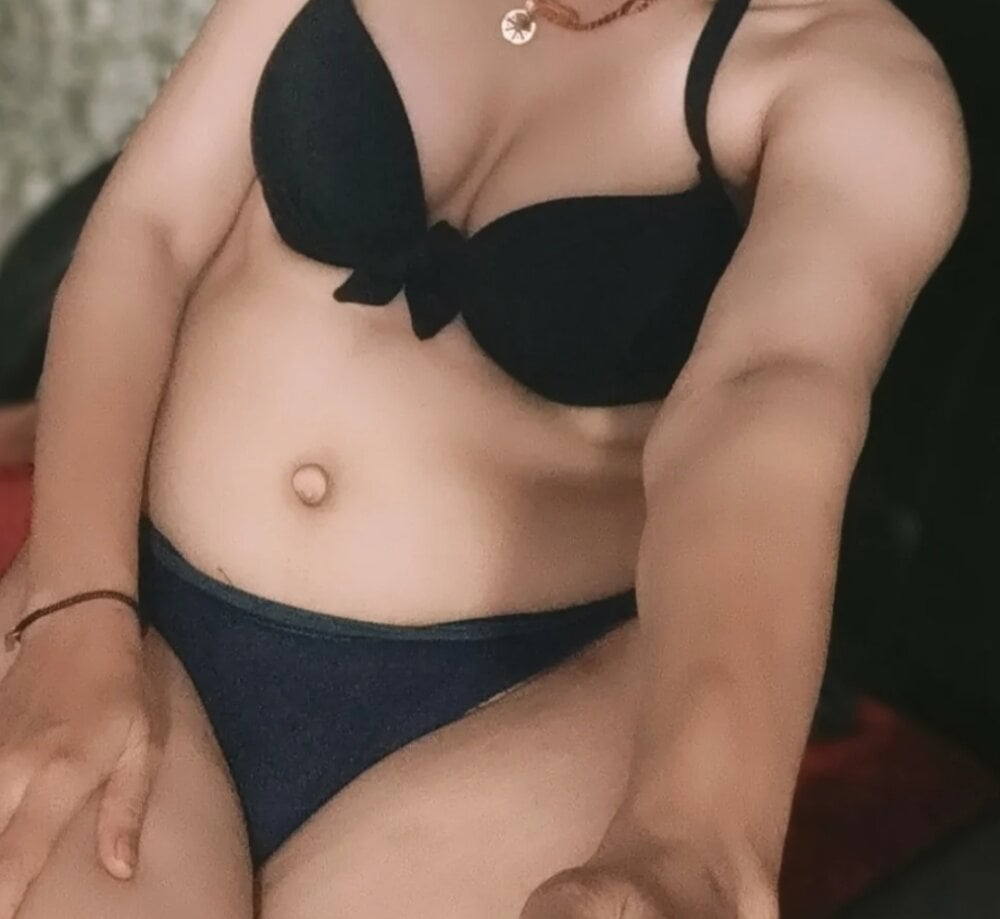 Roshani_hoty Chatroom