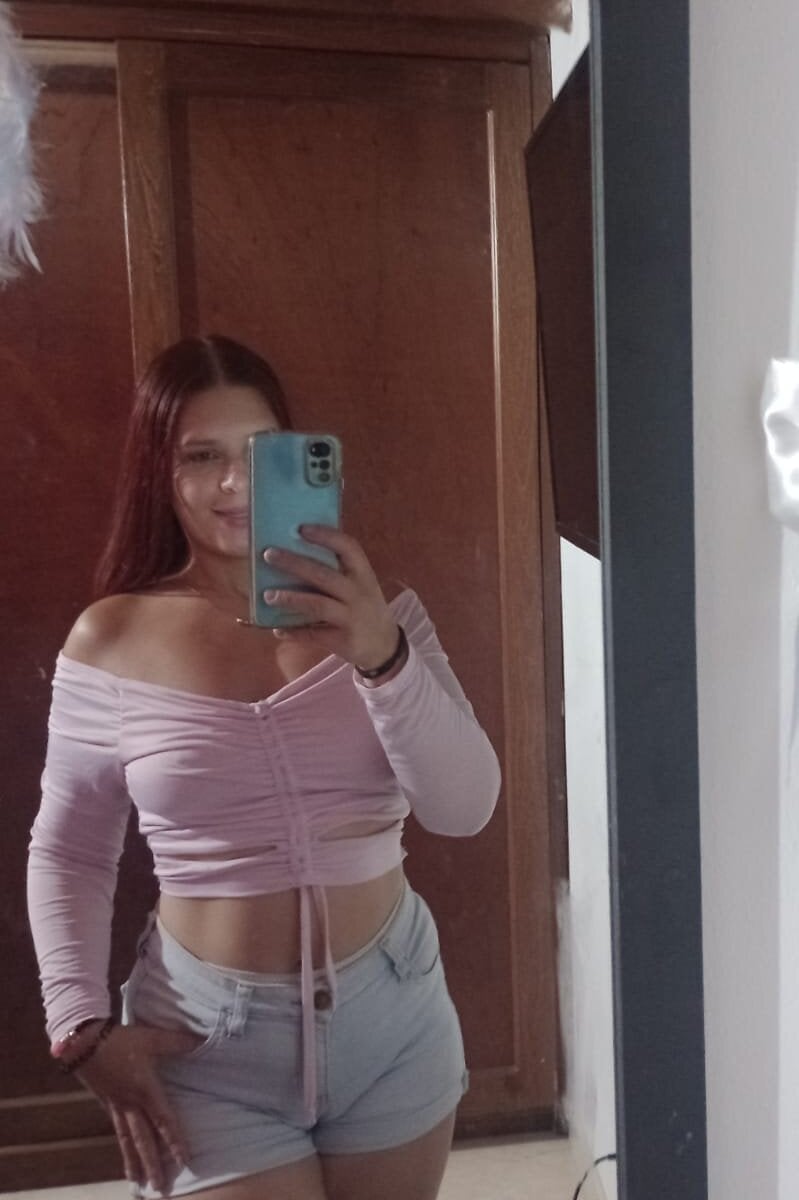 Roxy_Medina Chatroom