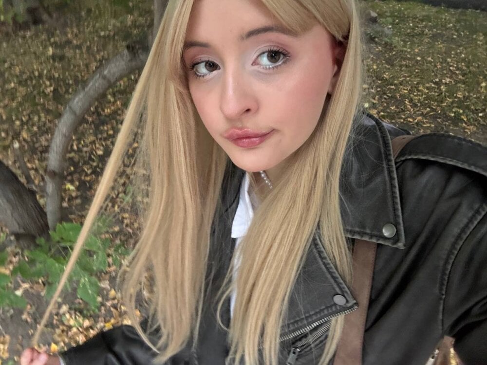 SabrinaCharm_ Chatroom