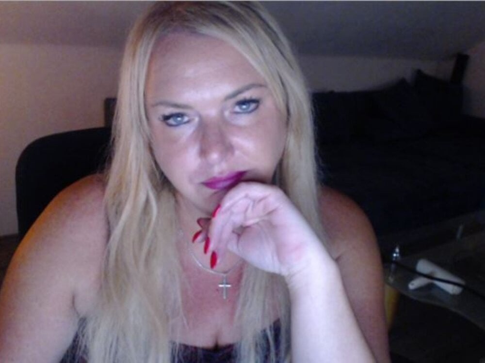 Sandy-Summer Chatroom