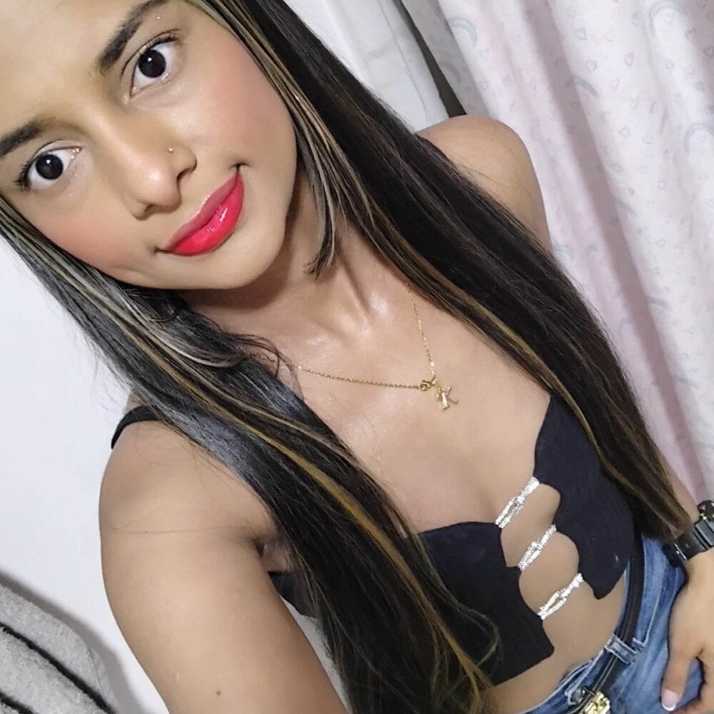 SashaBelle12 Chatroom