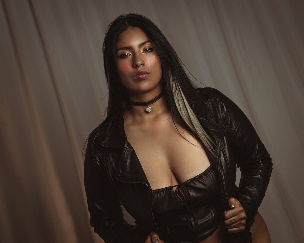 Sasha_Larsen Chatroom