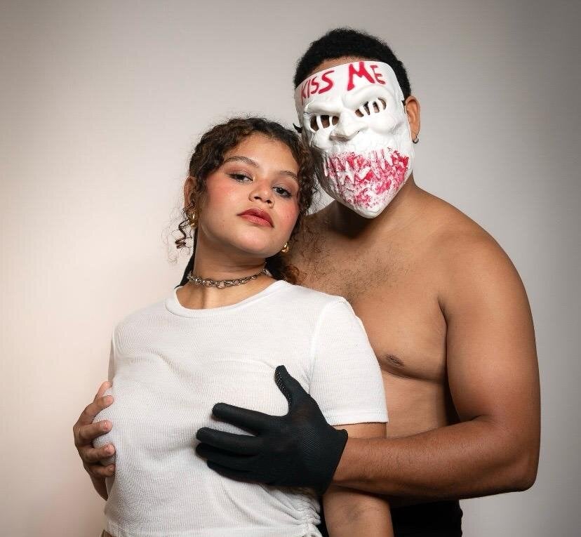 Sasha_and_Luke Chatroom