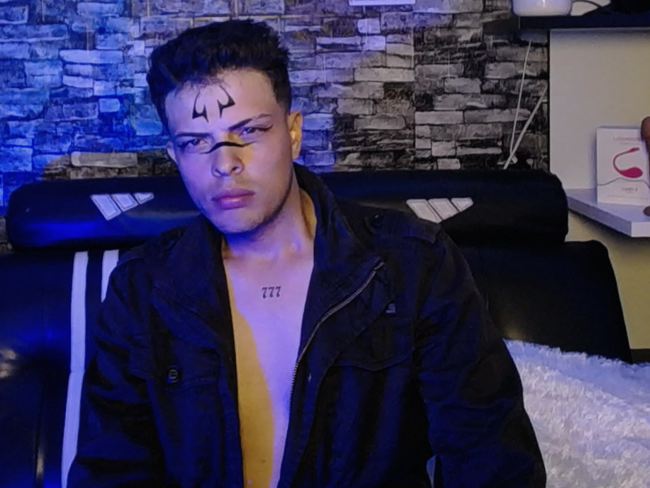 Saturo-Gojo- Chatroom