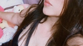 Scarlet_noire_outdoors_