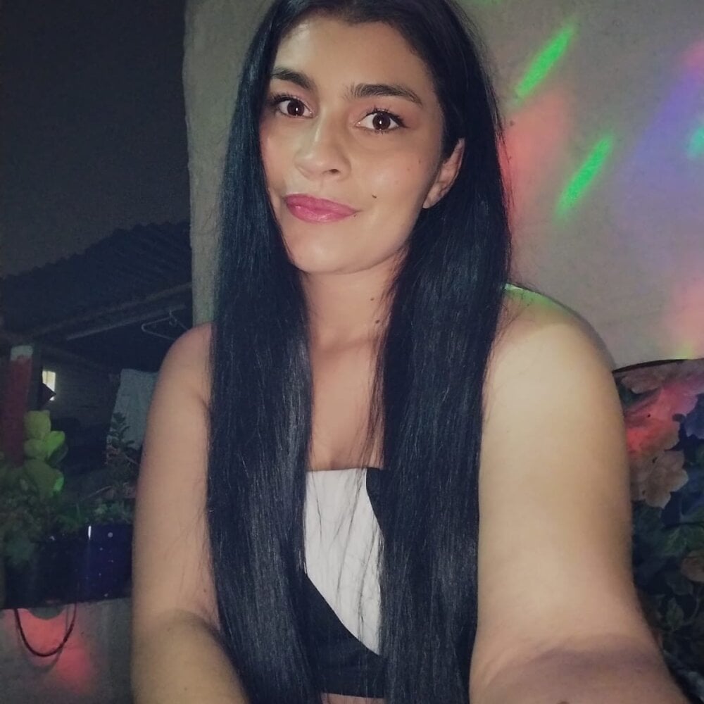 Scarlett_Hot69 Chatroom