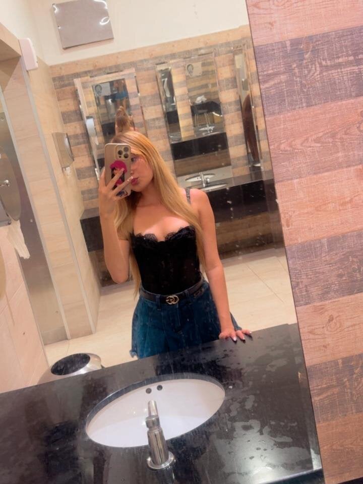 Scarlett_Lee1 Chatroom