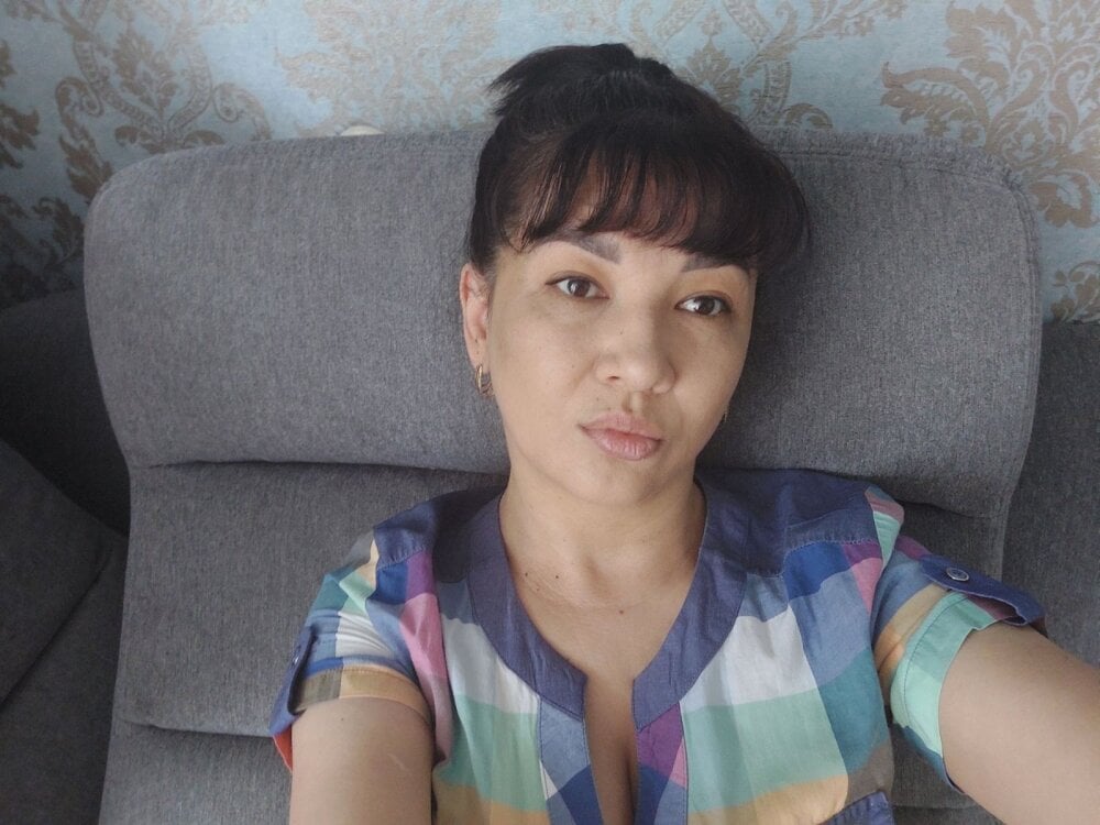 SelenaFly Chatroom