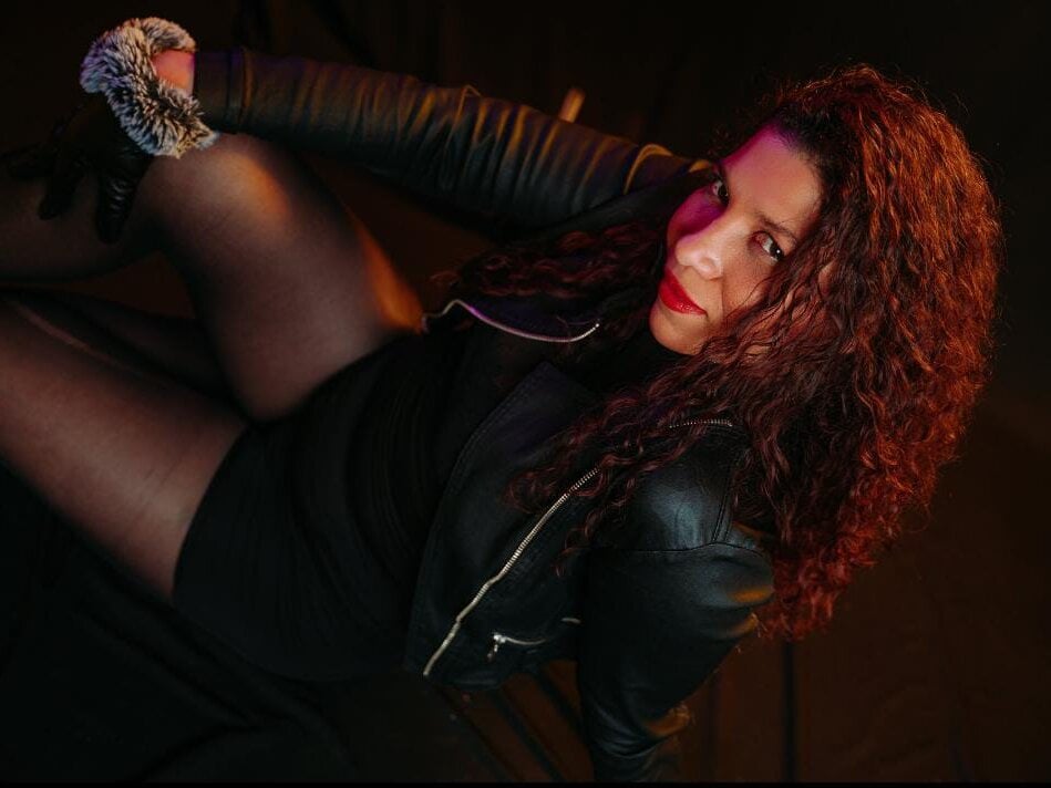 Serena_Houstonn Chatroom